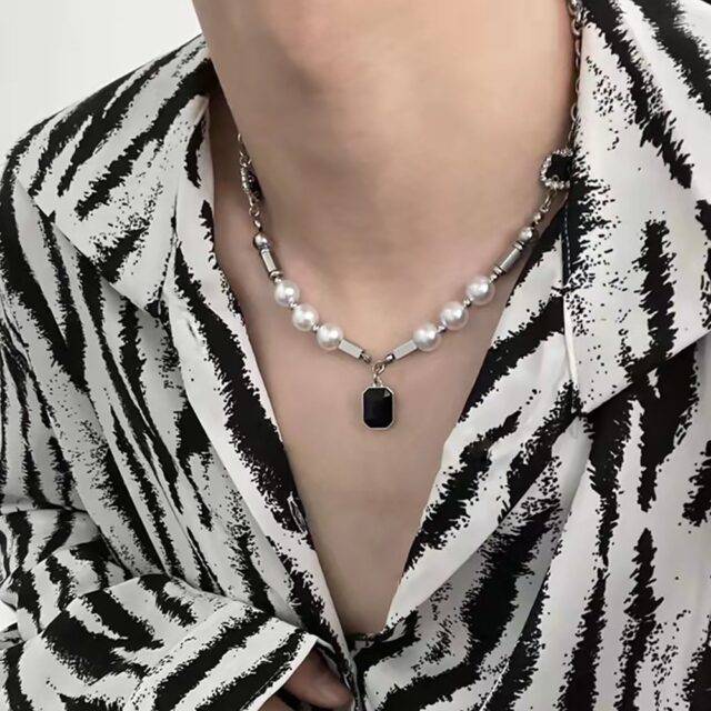 Black Rhinestone Pendant Pearl Necklace